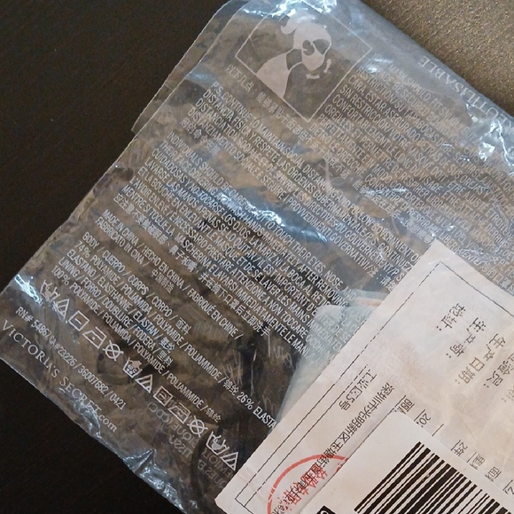 Victoria's Secret Blue and White Tie-Dye Mask - Picture 6 of 7